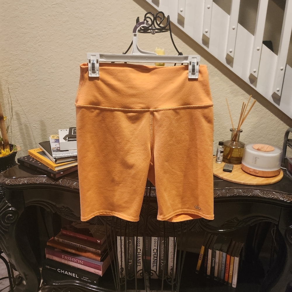 Alo Yoga shorts size L